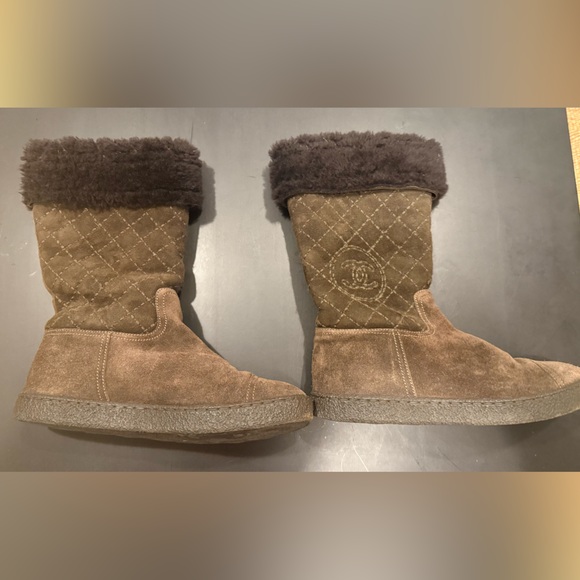 Chanel Interlocking CC Logo Suede Boots - Picture 6 of 11